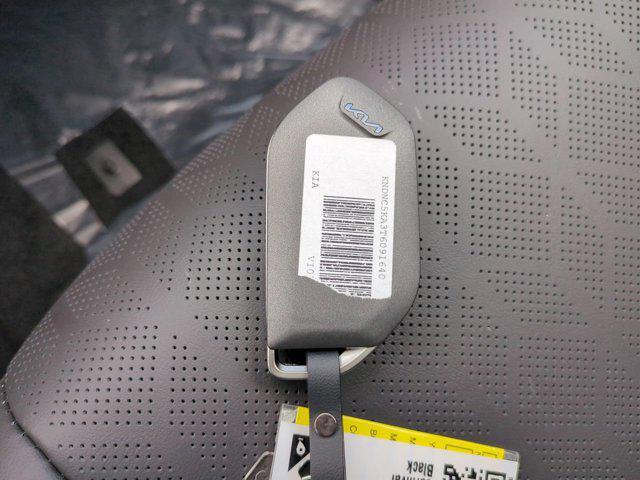 Photo of 2026 Aurora Black Pearl Kia Carnival Hybrid