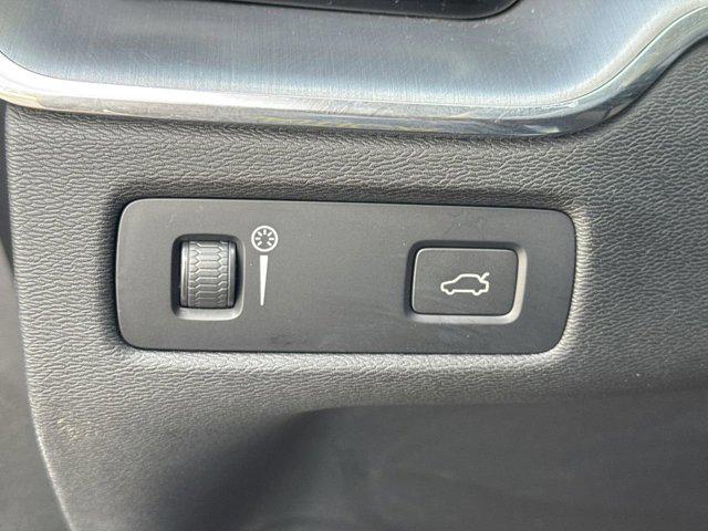 Photo of 2022 Pine Grey Metallic Volvo XC60
