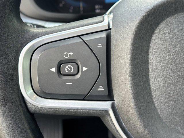 Photo of 2022 Pine Grey Metallic Volvo XC60