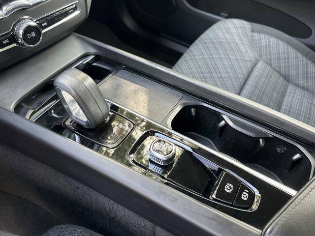 Photo of 2022 Pine Grey Metallic Volvo XC60