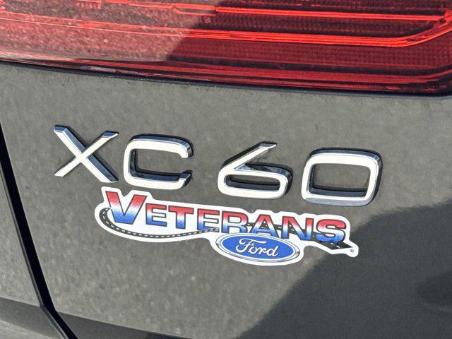 Photo of 2022 Pine Grey Metallic Volvo XC60