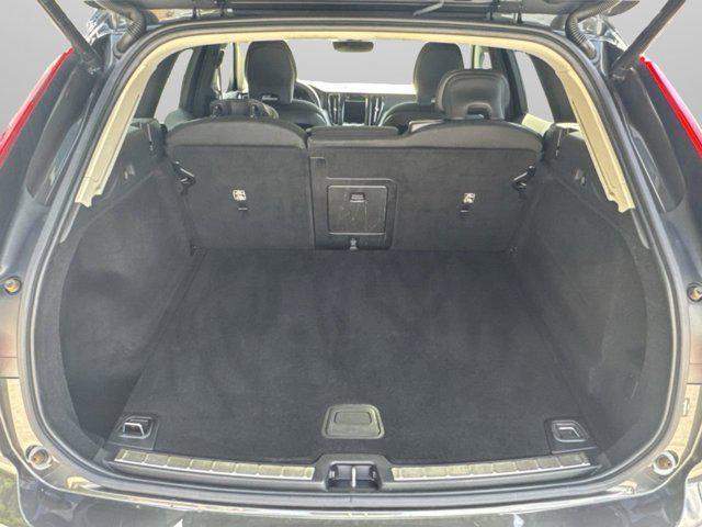 Photo of 2022 Pine Grey Metallic Volvo XC60