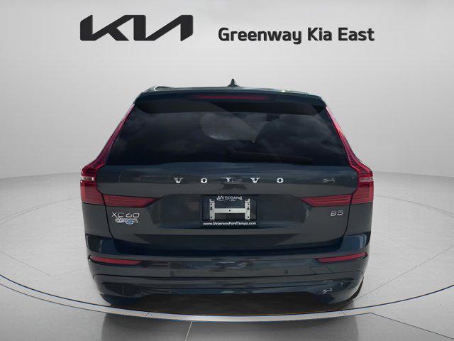 Photo of 2022 Pine Grey Metallic Volvo XC60