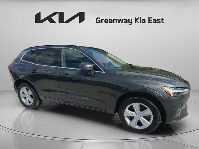Photo of 2022 Pine Grey Metallic Volvo XC60