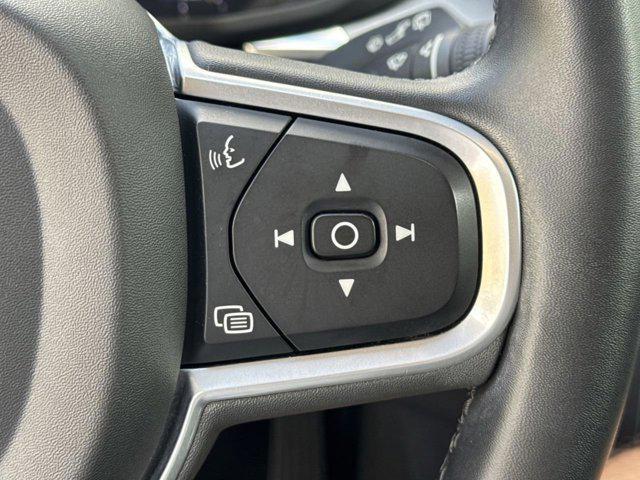 Photo of 2022 Pine Grey Metallic Volvo XC60
