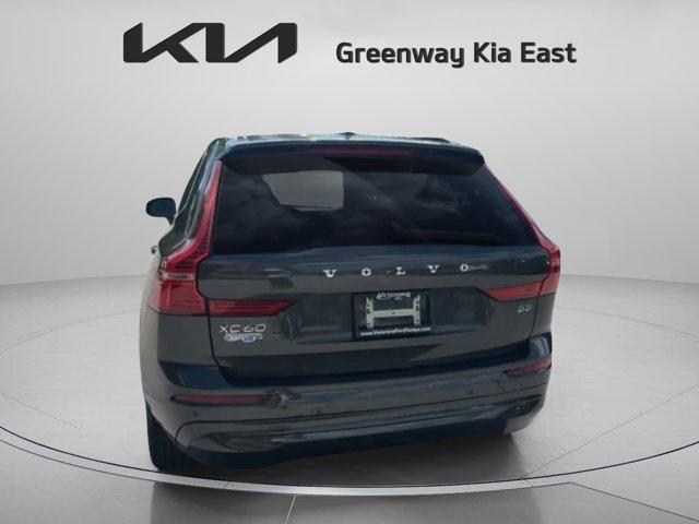 Photo of 2022 Pine Grey Metallic Volvo XC60