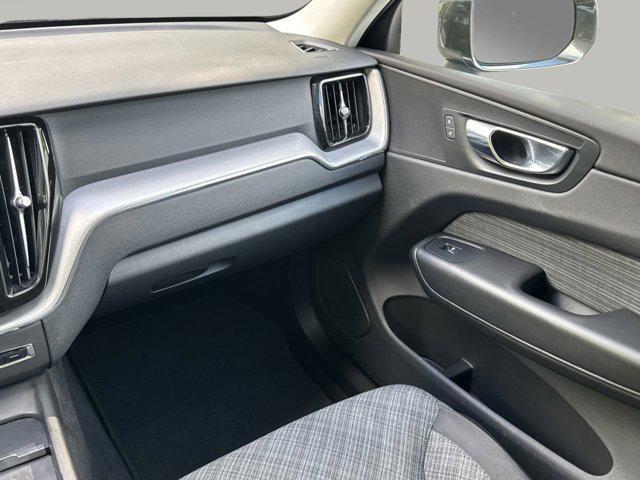 Photo of 2022 Pine Grey Metallic Volvo XC60
