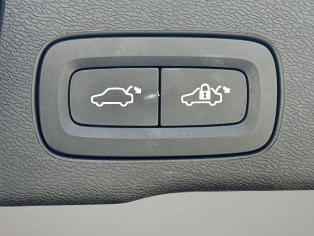 Photo of 2022 Pine Grey Metallic Volvo XC60
