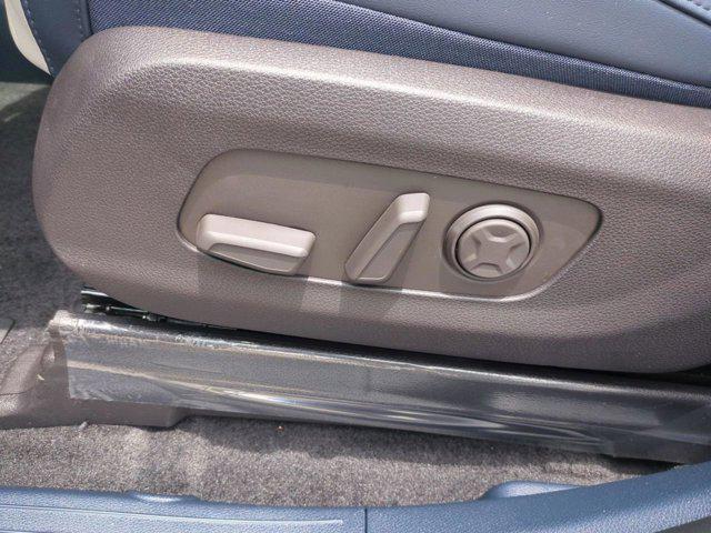 Photo of 2026 Ceramic Silver Kia Carnival