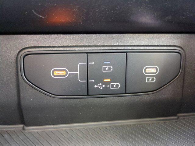 Photo of 2026 Glacial White Pearl Kia Sportage