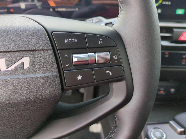 Photo of 2026 Glacial White Pearl Kia Sportage