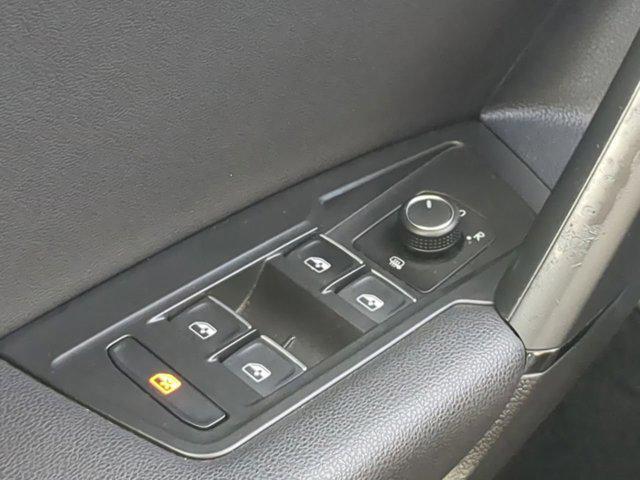 Photo of 2019 Platinum Gray Metallic Volkswagen Tiguan