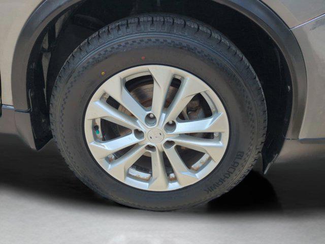 Photo of 2016 Gun Metallic Nissan Rogue