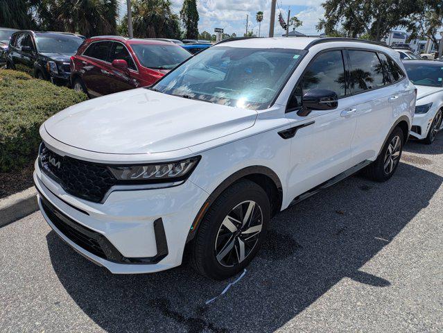 Photo of 2023 Glacial White Pearl Kia Sorento