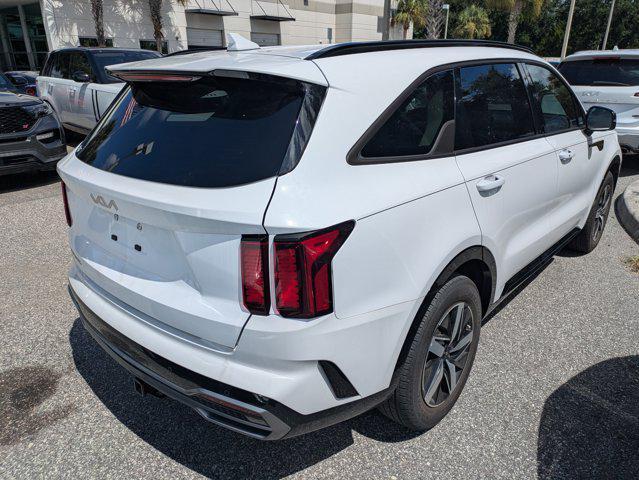 Photo of 2023 Glacial White Pearl Kia Sorento
