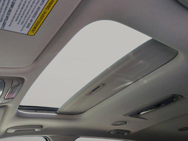 Photo of 2025 Glacial White Pearl Kia Telluride