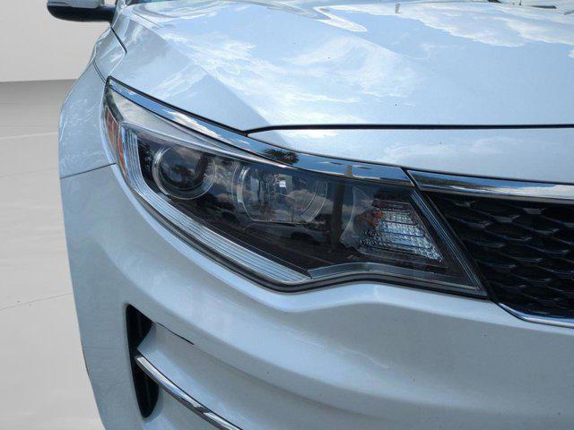 Photo of 2016 Snow White Pearl Kia Optima