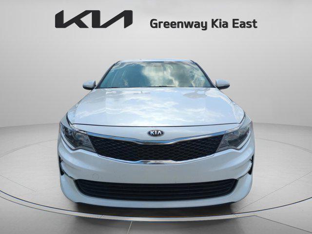 Photo of 2016 Snow White Pearl Kia Optima