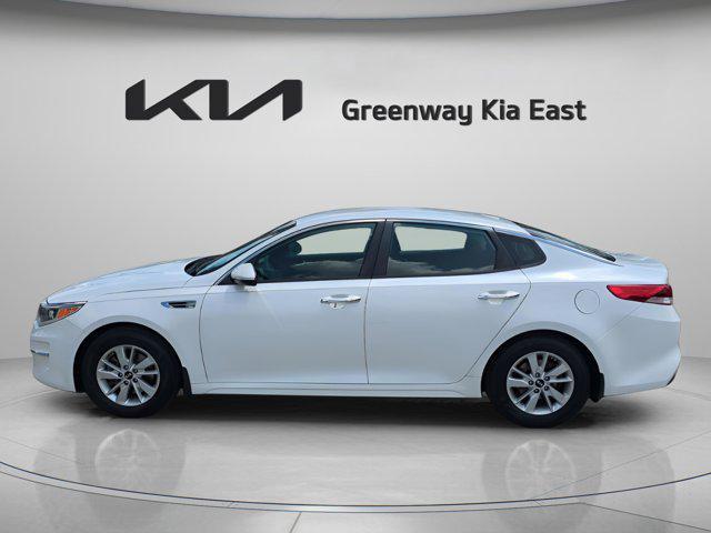 Photo of 2016 Snow White Pearl Kia Optima