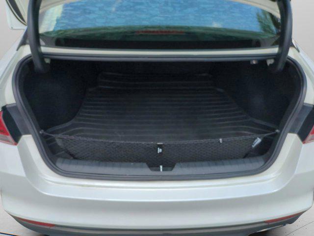 Photo of 2016 Snow White Pearl Kia Optima