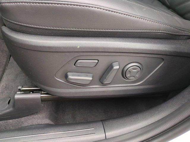 Photo of 2025 Glacial White Pearl Kia Sorento