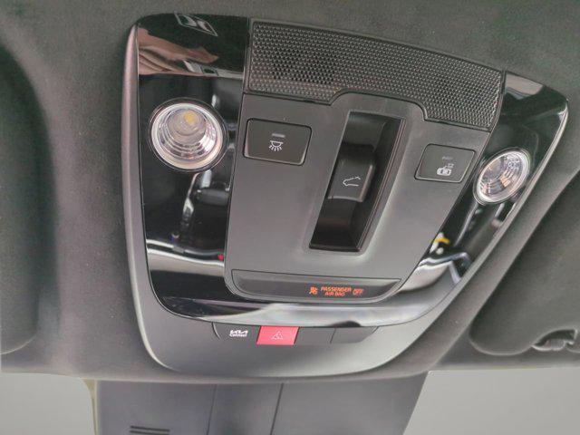 Photo of 2025 Glacial White Pearl Kia Sorento