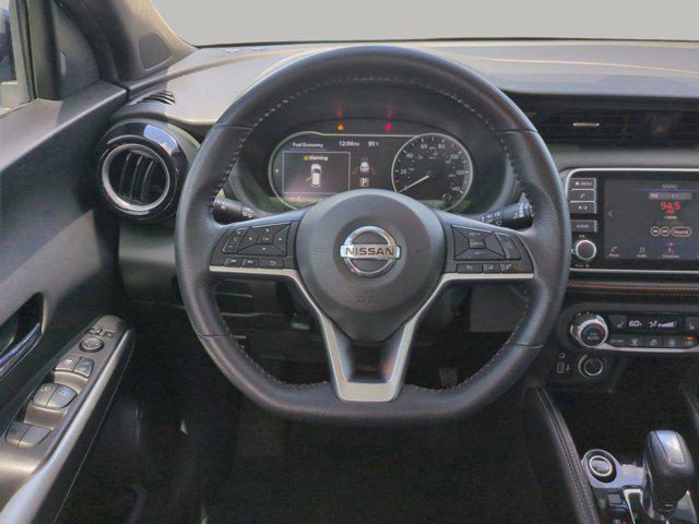 Photo of 2020 Aspen White/Super Black Nissan Kicks