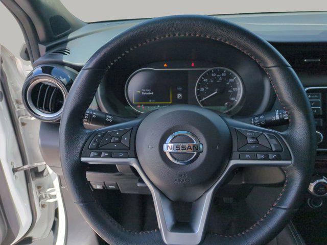 Photo of 2020 Aspen White/Super Black Nissan Kicks