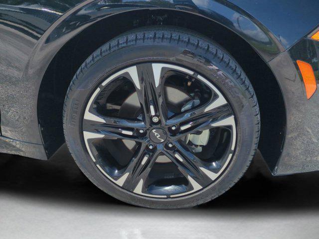 Photo of 2024 Ebony Black Kia K5