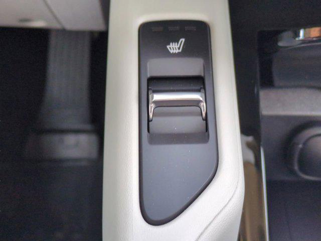 Photo of 2025 Glacial White Pearl Kia Telluride