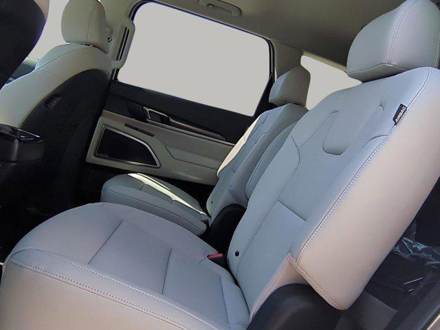Photo of 2025 Glacial White Pearl Kia Telluride