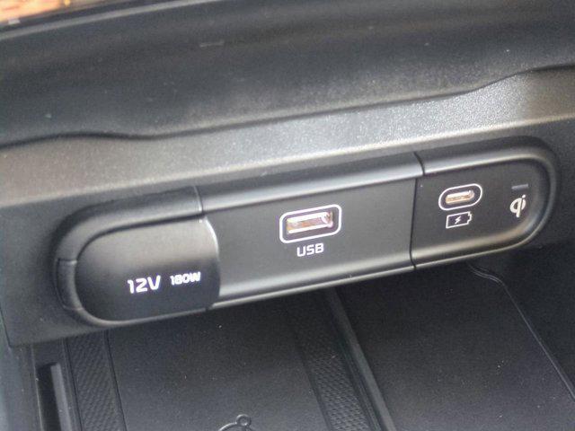 Photo of 2025 Glacial White Pearl Kia Telluride