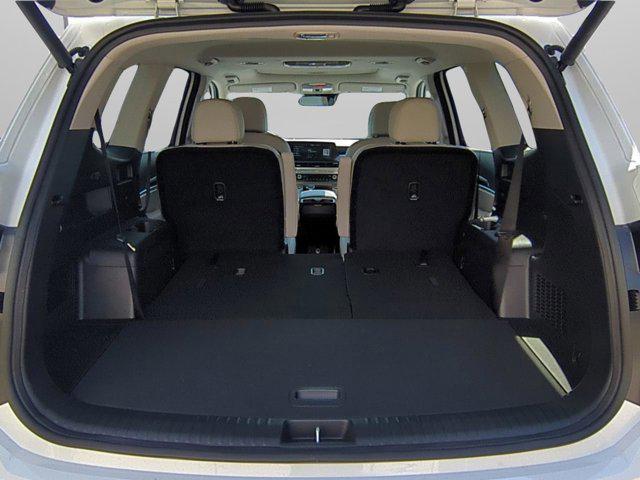Photo of 2025 Glacial White Pearl Kia Telluride