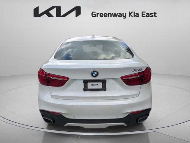 Photo of 2019 Mineral White Metallic BMW X6