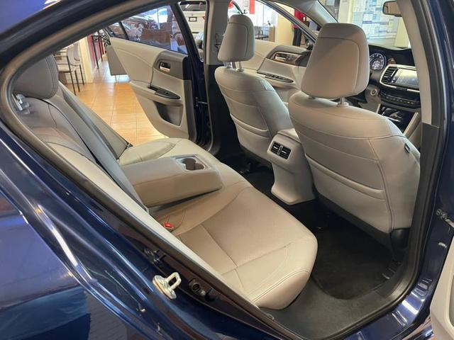 Photo of 2016 Obsidian Blue Pearl Honda Accord