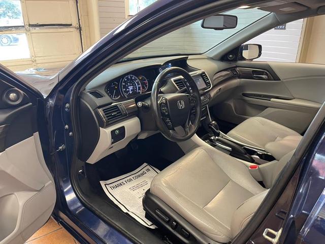 Photo of 2016 Obsidian Blue Pearl Honda Accord