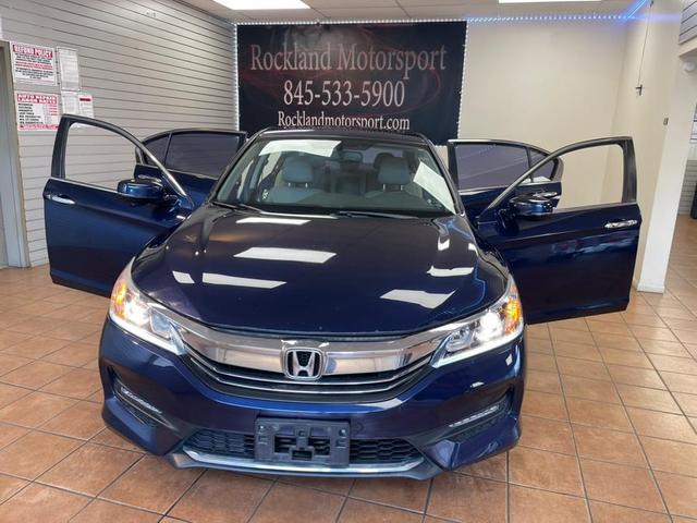 Photo of 2016 Obsidian Blue Pearl Honda Accord