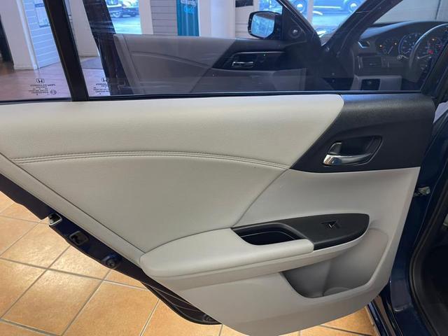 Photo of 2016 Obsidian Blue Pearl Honda Accord