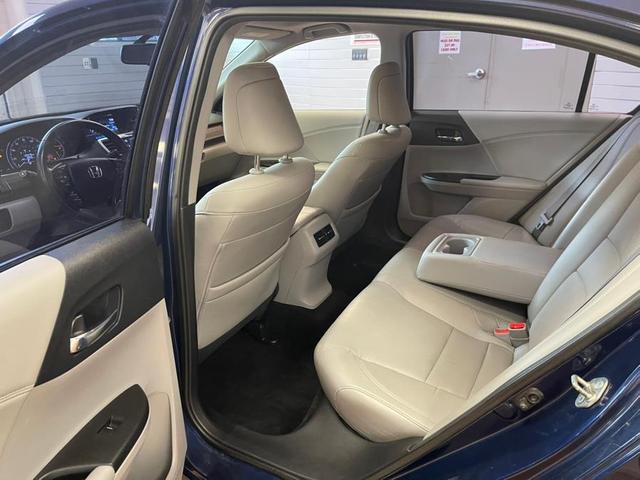 Photo of 2016 Obsidian Blue Pearl Honda Accord