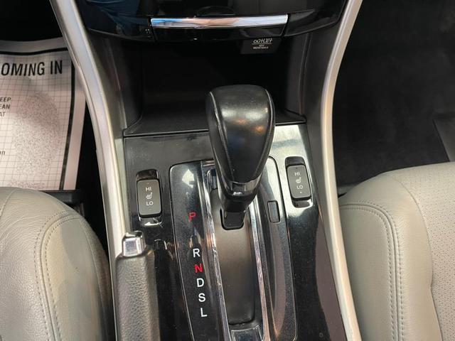 Photo of 2016 Obsidian Blue Pearl Honda Accord