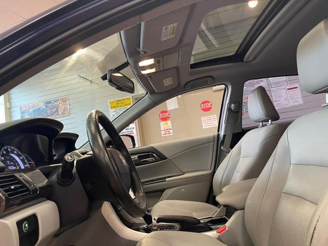 Photo of 2016 Obsidian Blue Pearl Honda Accord