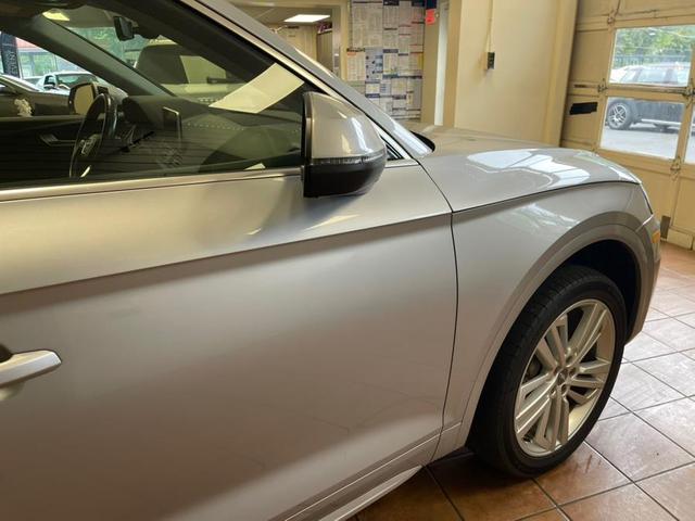Photo of 2018 Florett Silver Metallic Audi Q5