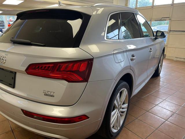 Photo of 2018 Florett Silver Metallic Audi Q5