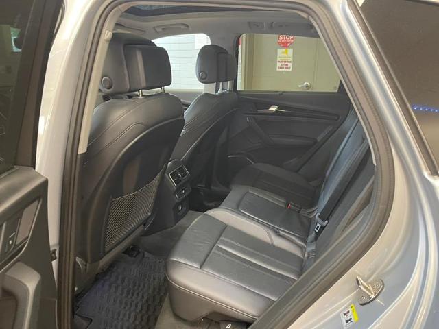 Photo of 2018 Florett Silver Metallic Audi Q5