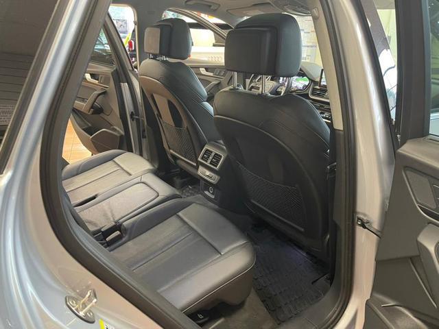 Photo of 2018 Florett Silver Metallic Audi Q5