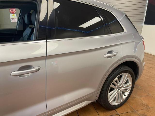Photo of 2018 Florett Silver Metallic Audi Q5