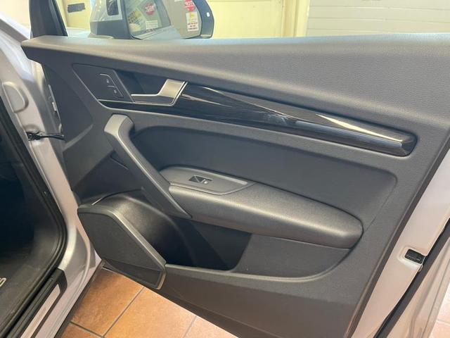 Photo of 2018 Florett Silver Metallic Audi Q5