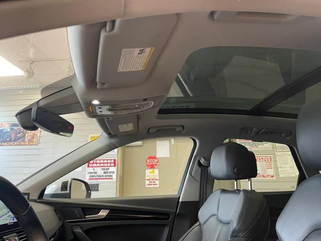 Photo of 2018 Florett Silver Metallic Audi Q5