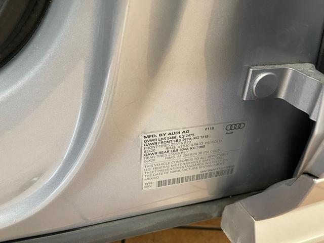 Photo of 2018 Florett Silver Metallic Audi Q5