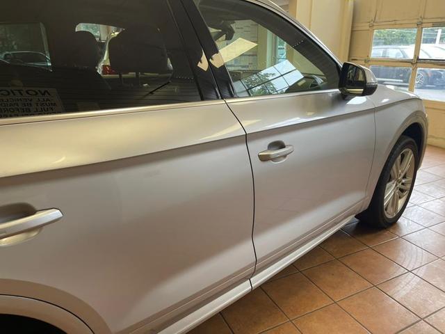 Photo of 2018 Florett Silver Metallic Audi Q5